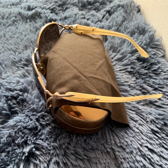 GUESS Women Sunglasses - Picture 3 of 5